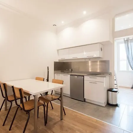 F2 Mezzanine Centre 1 Min De La Апартаменти *