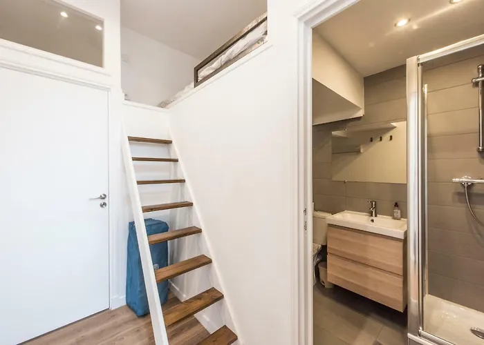 F2 Mezzanine Centre 1 Min De La *